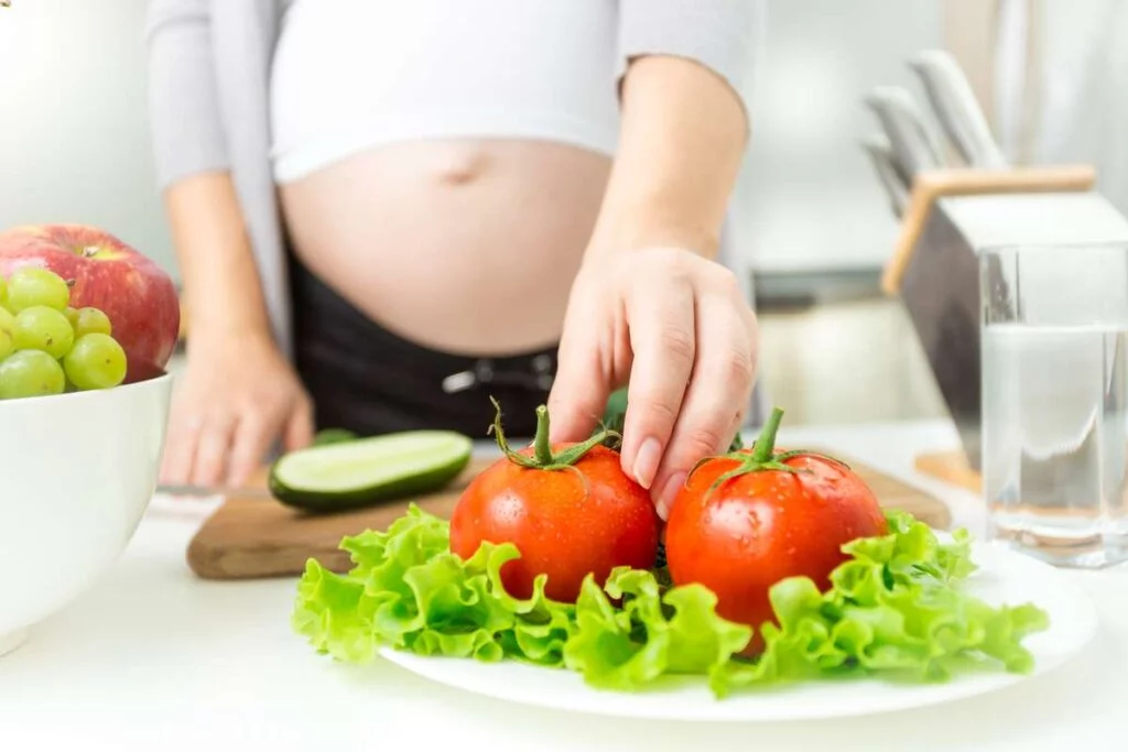 Ile kalorii powinna jeść kobieta w ciąży?
